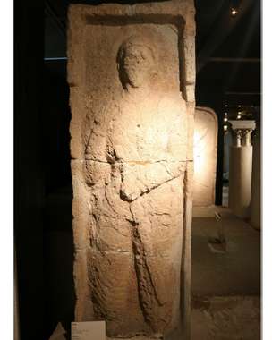 مجسمه‌ای از دوره اشکانی، ساخته شده از ماسه – موزه باستان‌شناسی استانبول-Topkapi