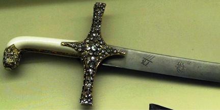 pic-2-samsir-e-mostaqim-straight-sword-iran-close-up