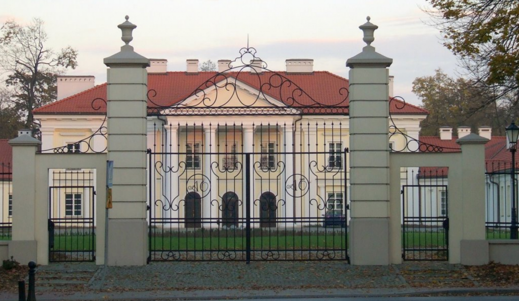 universty-of-siedlice-main-gate